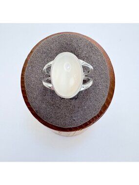 Moonstone Bezel Set Split Shoulders Ring VTG Sterling Silver 925 Size 6.75